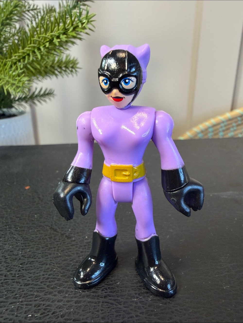 Fisher-Price Imaginext DC Super Friends Figure-Purple Suit Catwoman 2.75”